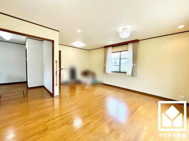 京田辺市花住坂２丁目の居間・リビング