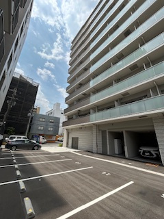 スプランディッド江坂Ⅲの駐車場|駐車場に車を止められます