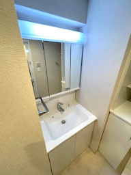 スプランディッド江坂Ⅲの洗面所|忙しい朝には欠かせない洗面所です