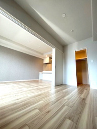 スプランディッド江坂Ⅲの洋室|落ち着いた色調の洋室です