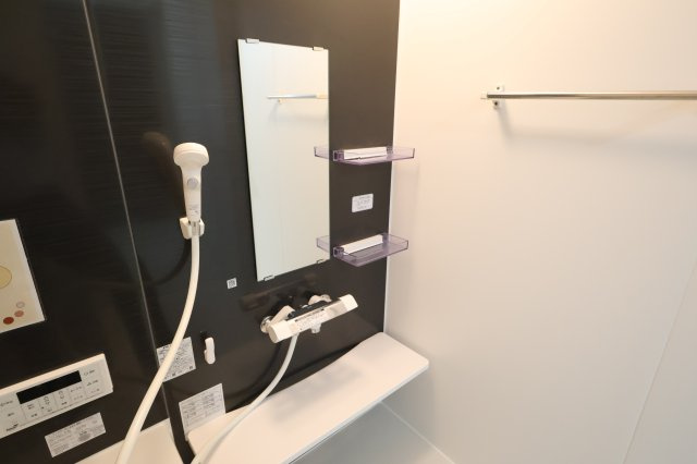 《仲介手数料無料》朝霞市本町１丁目23-11(全1戸)新築一戸建てFiTの浴室|撮影日 2025年11月23日 9:00 曇り