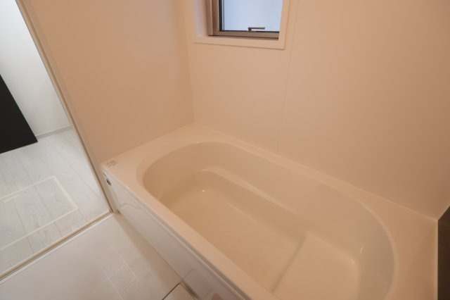 《仲介手数料無料》朝霞市本町１丁目23-11(全1戸)新築一戸建てFiTの浴室|撮影日 2025年11月23日 9:00 曇り