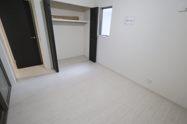 《仲介手数料無料》朝霞市本町１丁目23-11(全1戸)新築一戸建てFiTの洋室|撮影日 2025年11月23日 9:00 曇り