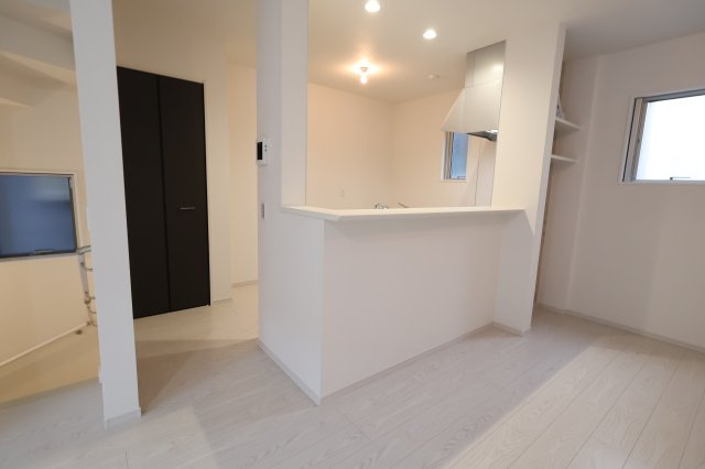 《仲介手数料無料》朝霞市本町１丁目23-11(全1戸)新築一戸建てFiTのキッチン|撮影日 2025年11月23日 9:00 曇り