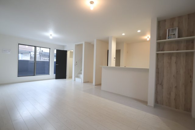 《仲介手数料無料》朝霞市本町１丁目23-11(全1戸)新築一戸建てFiTの居間・リビング|撮影日 2025年11月23日 9:00 曇り