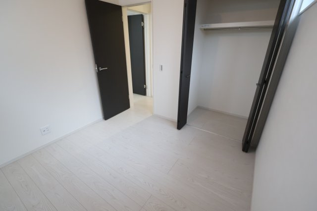 《仲介手数料無料》朝霞市本町１丁目23-11(全1戸)新築一戸建てFiTの洋室|撮影日 2025年11月23日 9:00 曇り