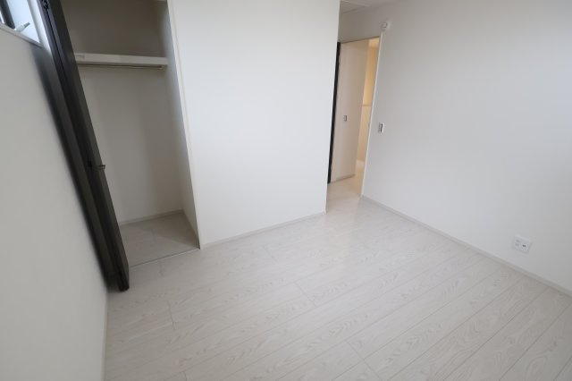 《仲介手数料無料》朝霞市本町１丁目23-11(全1戸)新築一戸建てFiTの洋室|撮影日 2025年11月23日 9:00 曇り