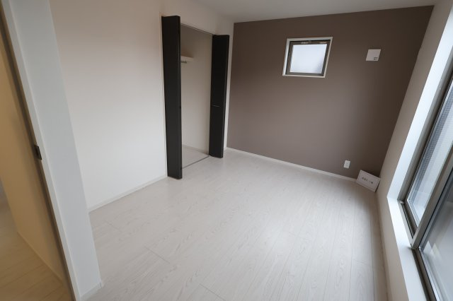 《仲介手数料無料》朝霞市本町１丁目23-11(全1戸)新築一戸建てFiTの洋室|撮影日 2025年11月23日 9:00 曇り