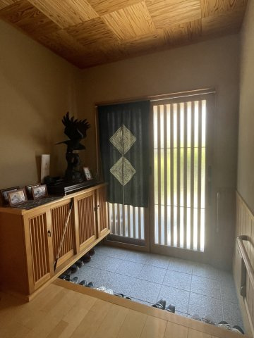 新居浜市高津町戸建の玄関