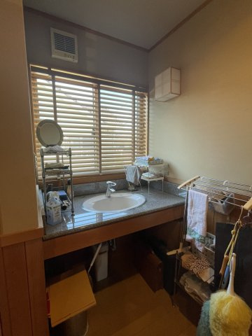 新居浜市高津町戸建の洗面所