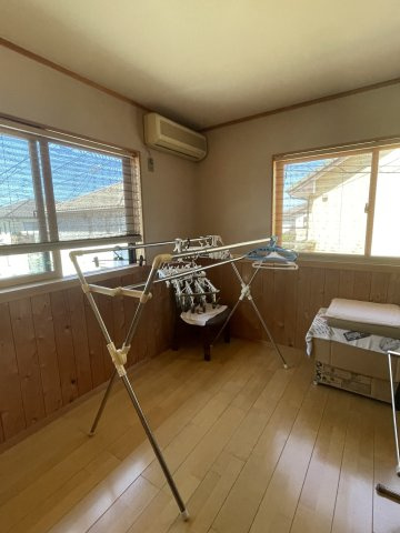 新居浜市高津町戸建の洋室