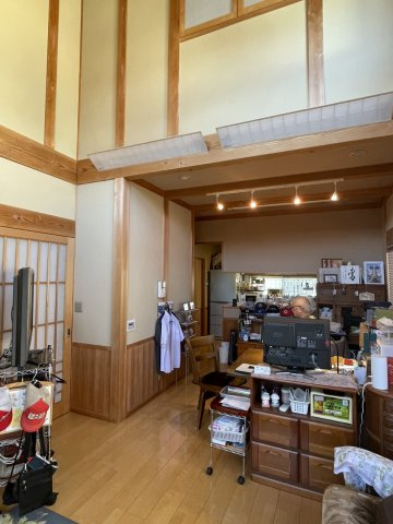 新居浜市高津町戸建の居間・リビング