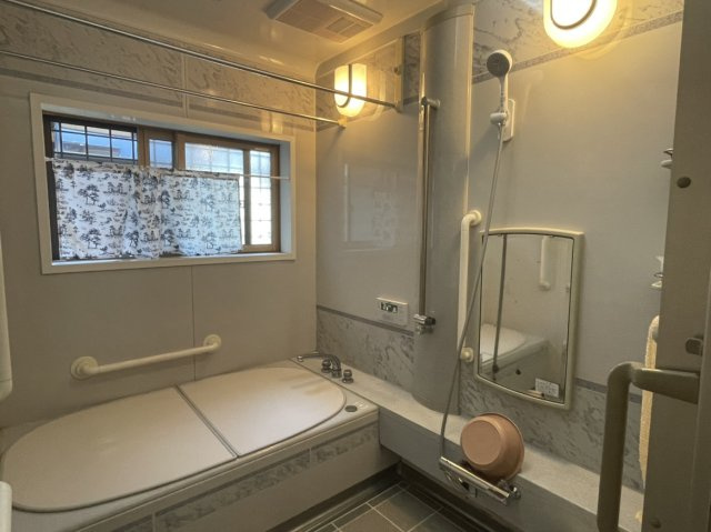 新居浜市高津町戸建のトイレ