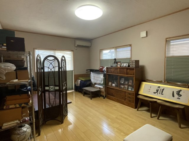 新居浜市高津町戸建の洋室