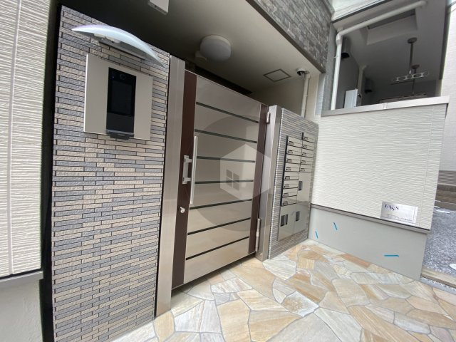 フジパレス俊徳道5番館のエントランス