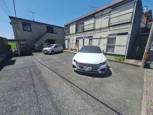 フラワーコーポＫの駐車場
