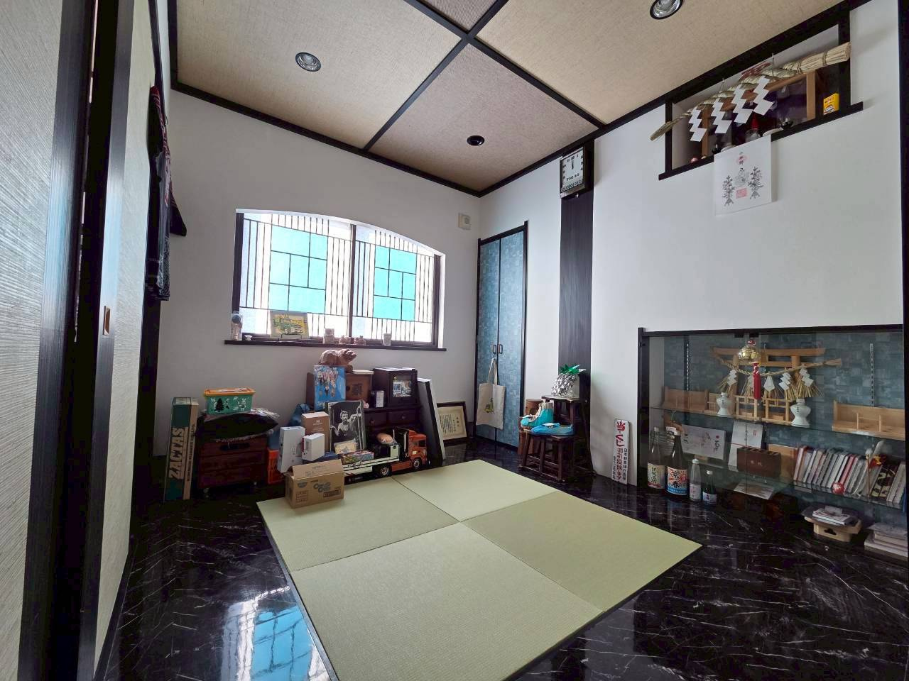 【春採湖が一望できる】千歳町　中古住宅の内装|シースルー階段