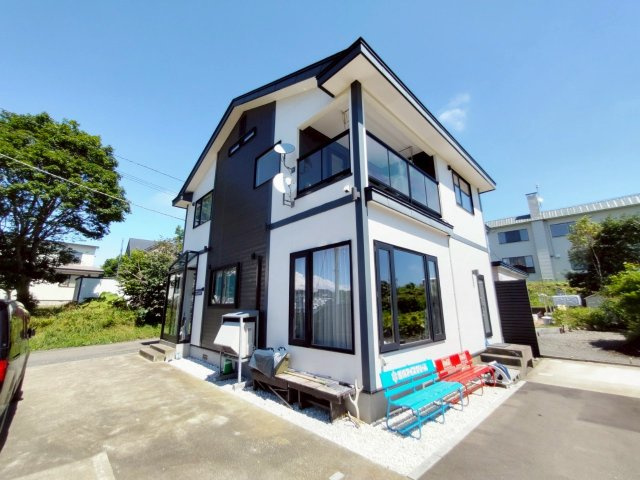 【春採湖が一望できる】千歳町　中古住宅の外観