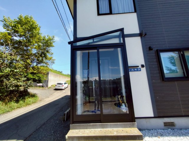 【春採湖が一望できる】千歳町　中古住宅の玄関