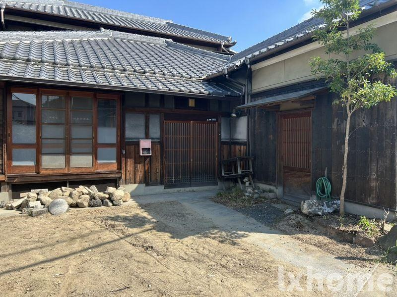 摂津戸建のエントランス|落ち着いたエントランスです
