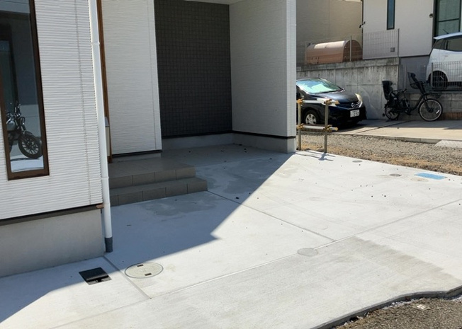 【駐車場】 | 駐車場と明記されていても、最小スペースでつくられた駐車場だと大型車は駐車できなかったり、出入りしにくくなったりする可能性があります。お車のサイズと購入したい物件の駐車場のサイズを現地で確認しましょう。