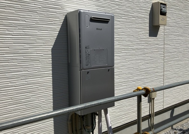 【発電・温水設備】 | 省エネ給湯器とは従来型の給湯器より熱効率が高く、少ない燃料でたくさんのお湯を沸かすことが出来る高効率な給湯器のことを指します。また、省エネ給湯器には種類があり、利便性や効果なども様々です。