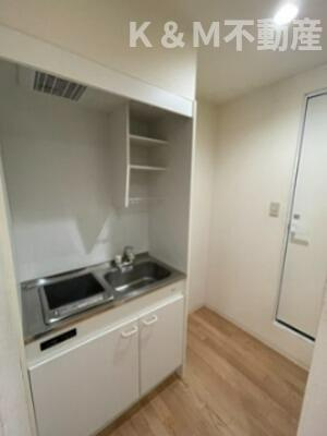 北小金ハイツの収納|専用の収納スペースです
同タイプ反転間取り