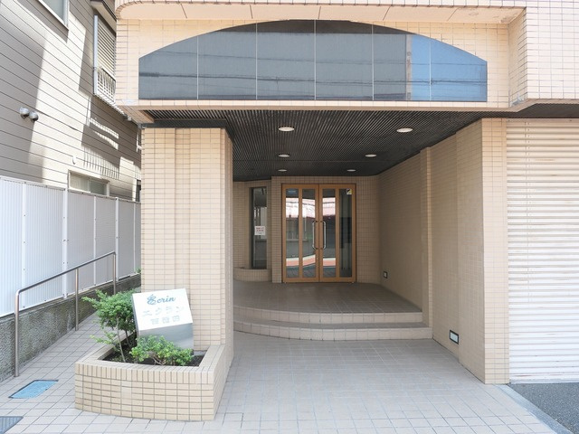 エクラン西蒲田のエントランス