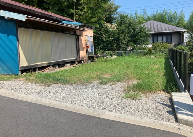 【外観】 | 土地購入を検討されている場合、境界杭がない状態で購入してしまうと境界確定測量をする必要があり、費用がかかります。購入の前に、売主、隣土地所有者立ち合いのもと境界を確定し境界杭を設置するのがベストです。