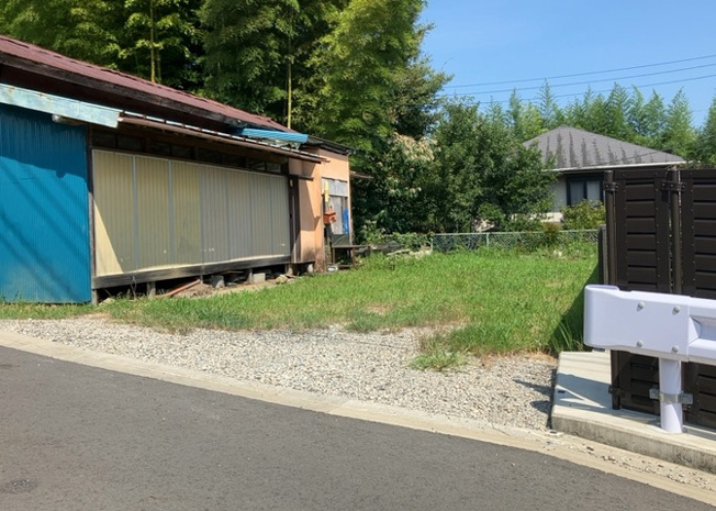 【外観】 | 人が暮らすうえで日光は大切な要素となります。日当たりの良さは譲れないポイントですね。併せて近くに大きな建築物の建築予定がないか、あるいはそれが可能な土地が近くにないか事前に確認することもお勧めします。