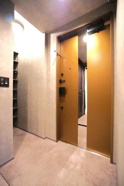 ザ・ライオンズフォーシア外神田の玄関