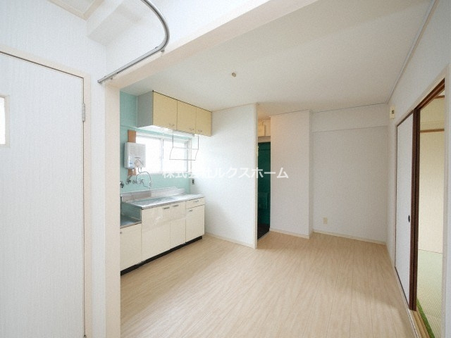 北邑ビルの居間・リビング