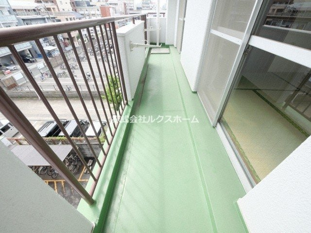 北邑ビルのバルコニー