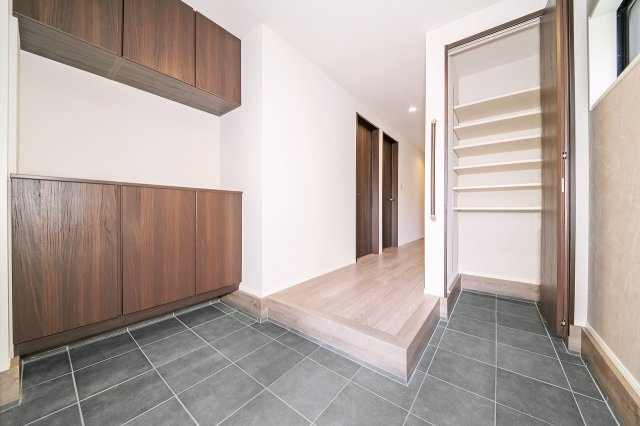 新築分譲［ミラクラス大倉山］の玄関