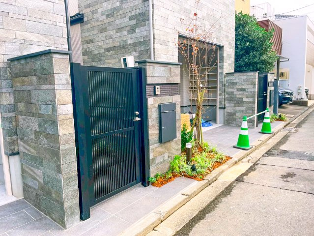 新築分譲［ミラクラス大倉山］の前面道路含む現地写真