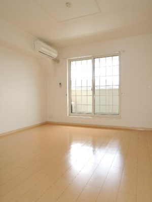 【居間・リビング】 | ラ・アルカンシエル | こちらのリビングで趣味の時間をお楽しみください