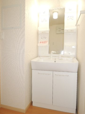 【洗面所】 | ラ・アルカンシエル | スペースが確保できる洗面所です