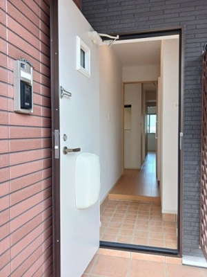 【玄関】 | グリーンヒルズ | 収納もある玄関です