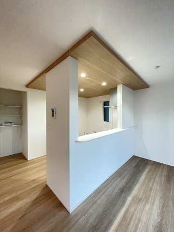 新築戸建・建売　大泉町寄木戸7期　GRAFARE　全5棟のキッチン|対面式キッチンなので家族の様子を見渡しながら調理がが可能！