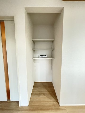 新築戸建・建売　大泉町寄木戸7期　GRAFARE　全5棟の収納|可動式なので収納したい物の大きさで高さの調節が可能です！！