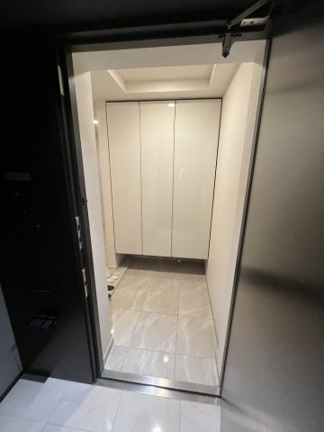 プレミスト東銀座築地アークコートの玄関