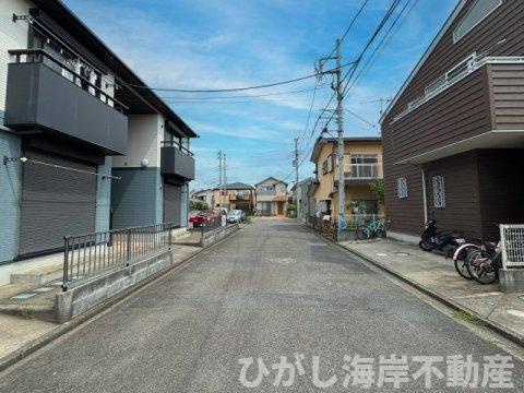 茅ヶ崎市浜竹4丁目　中古戸建の前面道路含む現地写真|交通量が少なく落ち着いた前面道路。日常も安心できる住環境です。