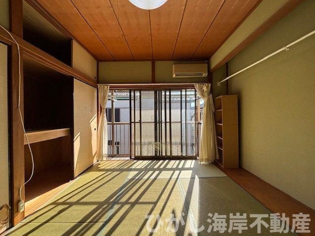 茅ヶ崎市浜竹4丁目　中古戸建の和室|南からの光が差し込む和室。畳の心地よさと落ち着きが、くつろぎの時間をつくります。