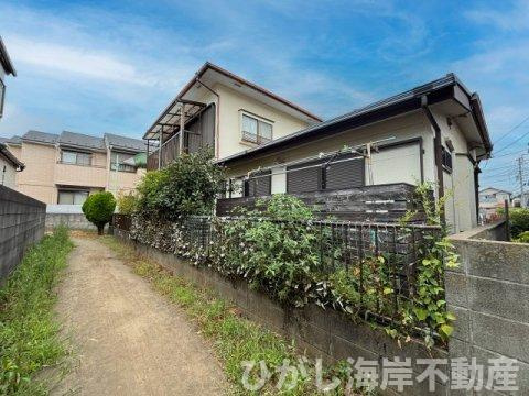 茅ヶ崎市浜竹4丁目　中古戸建の外観|南側に建物が迫らない、この開放感。戸建だからこそ得られる陽だまりの暮らし。