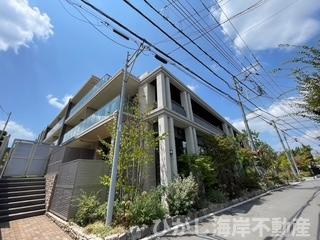 ヴェレーナグラン茅ヶ崎東海岸の外観|タイル張りの外壁にガラス手摺等使用していてスタイリッシュな外観となっております。