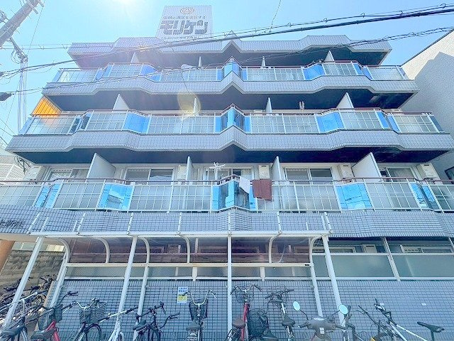 ロータリーマンション上新庄の外観