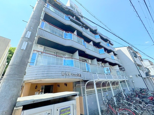 ロータリーマンション上新庄の外観
