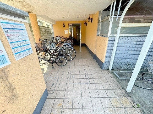 ロータリーマンション上新庄のロビー