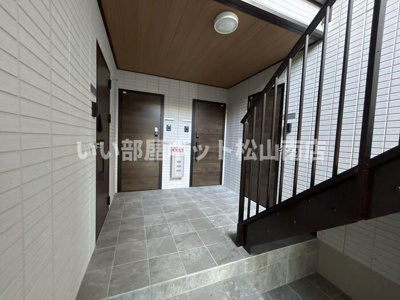 【エントランス】 | LAYOVER