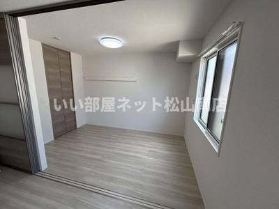 【洋室】 | LAYOVER